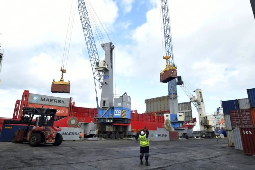 Commerce extérieur : Rezig réaffirme le soutien du gouvernement aux exportateurs