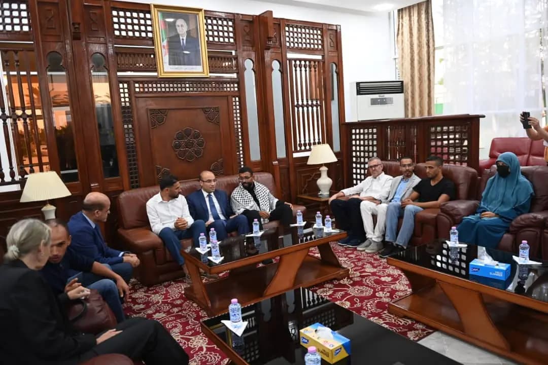Arrivée à Alger de 11 citoyens ayant participé à « la flottille Soumoud » de solidarité avec Ghaza