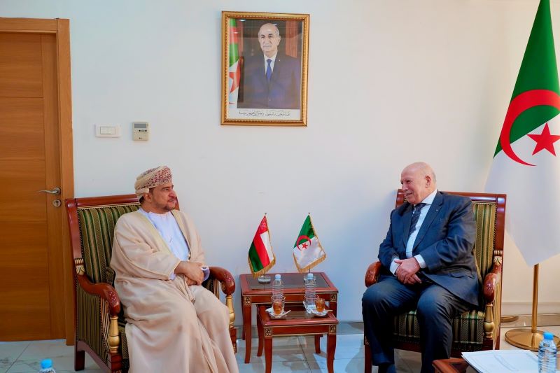Algérie/Sultanat d’Oman : examen des moyens de renforcer les investissements  dans la construction de bus et de véhicules utilitaires